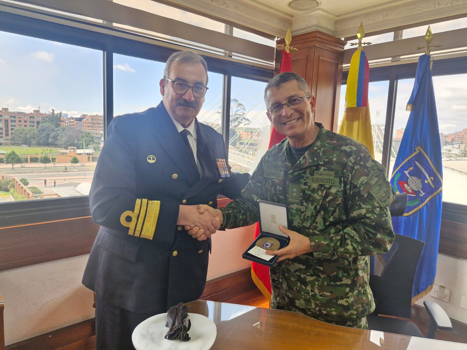 El Asesor Especial del Comandante de la Armada Portuguesa en materia de Seguridad Marítima Internacional visita la Escuela Superior de Guerra 