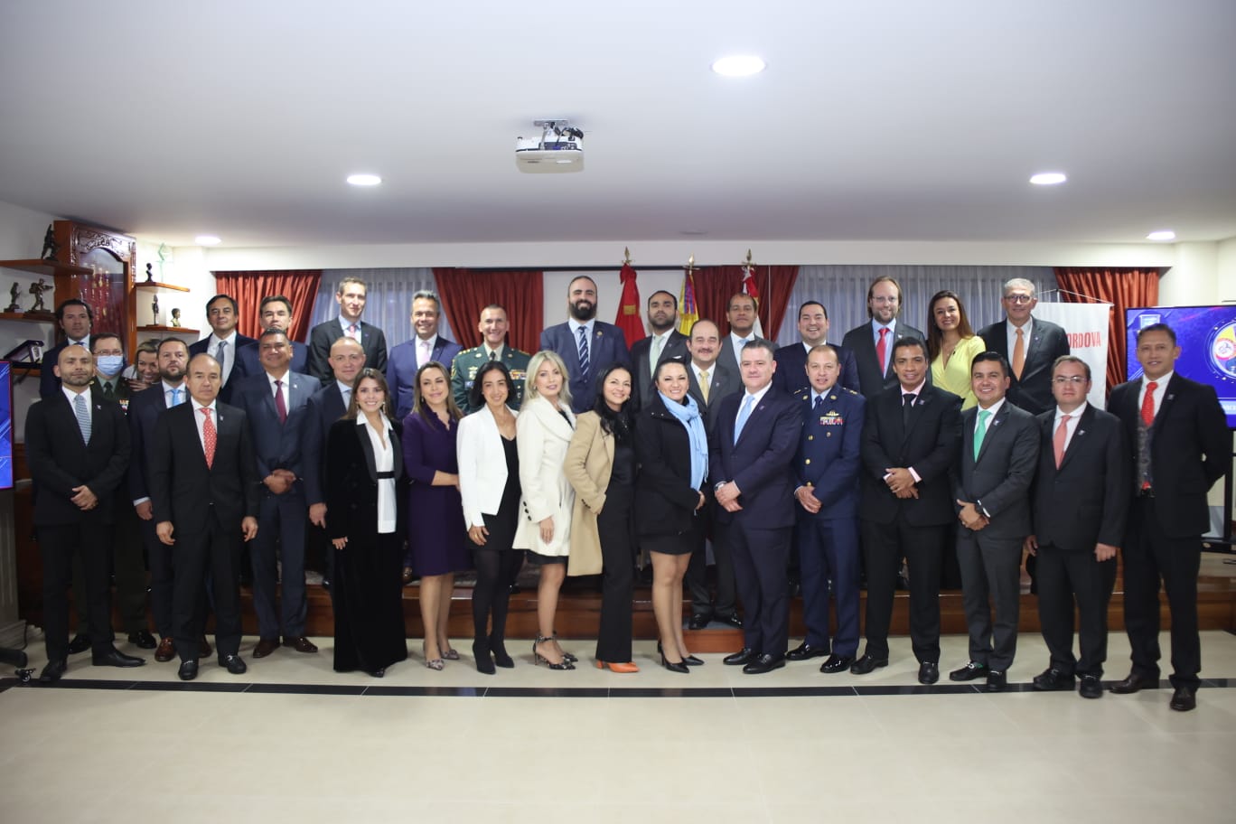 Ceremonia de imposición del distintivo del Curso Integral de Seguridad y Defensa Nacional