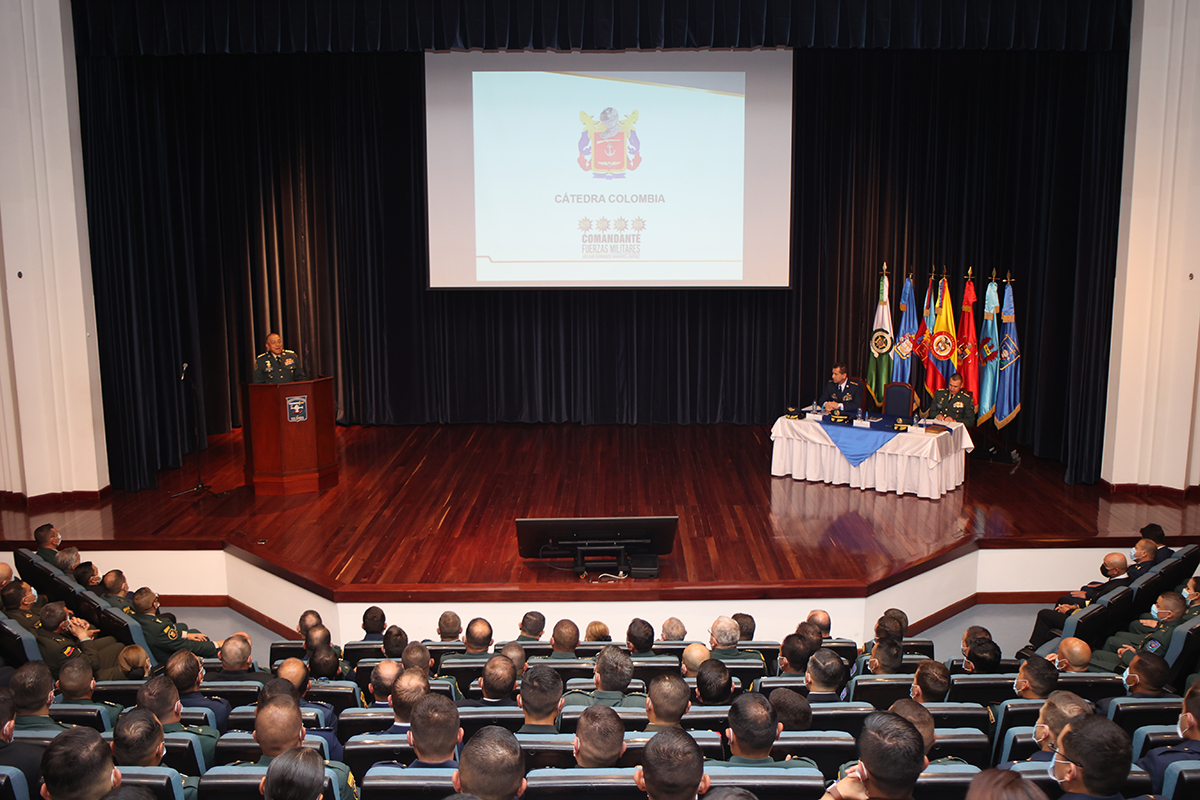 Cátedra Institucional con el señor Comandante de las Fuerzas Militares