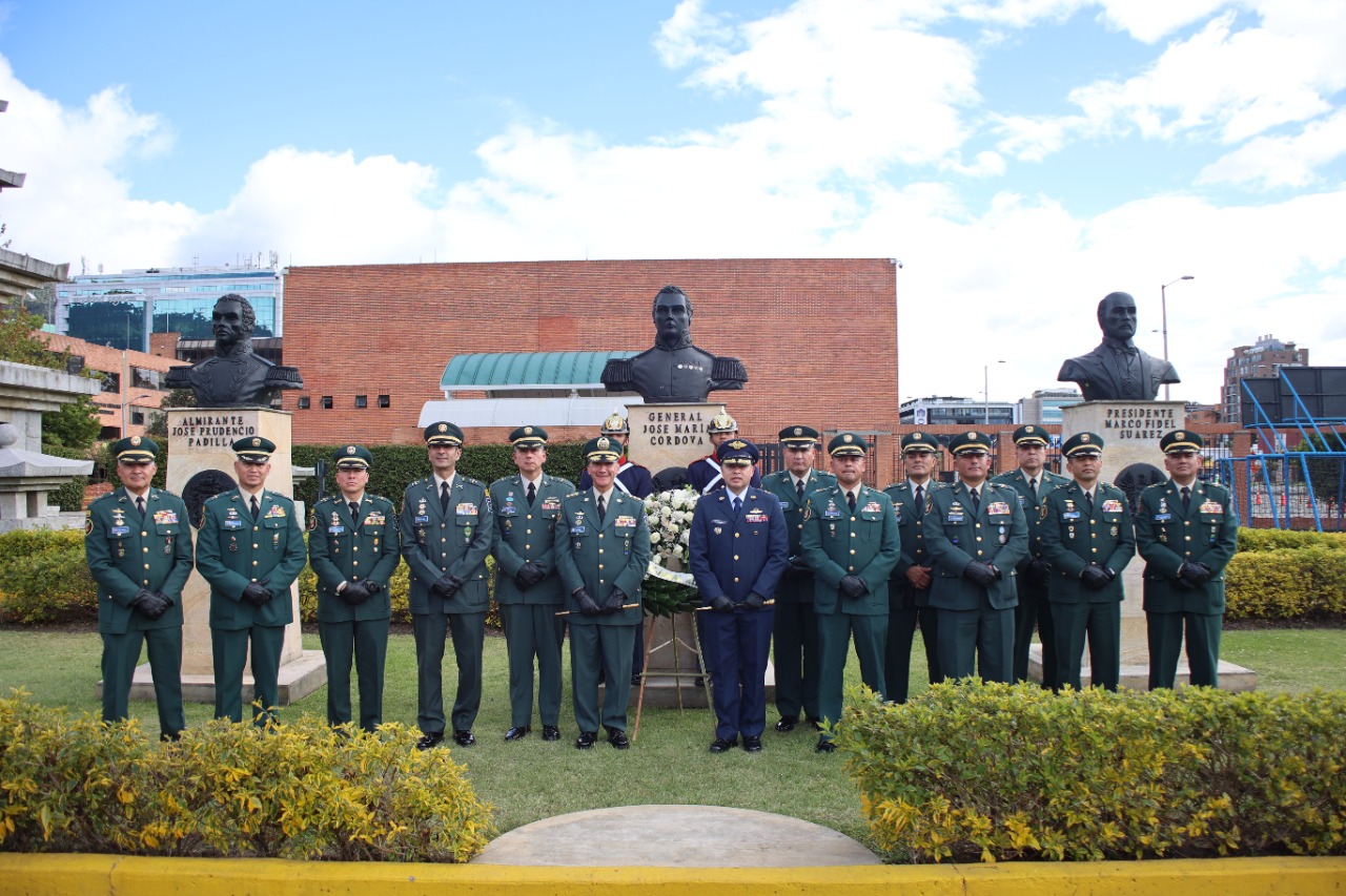 Ceremonia de celebración del aniversario No. 212 del Ejército Nacional