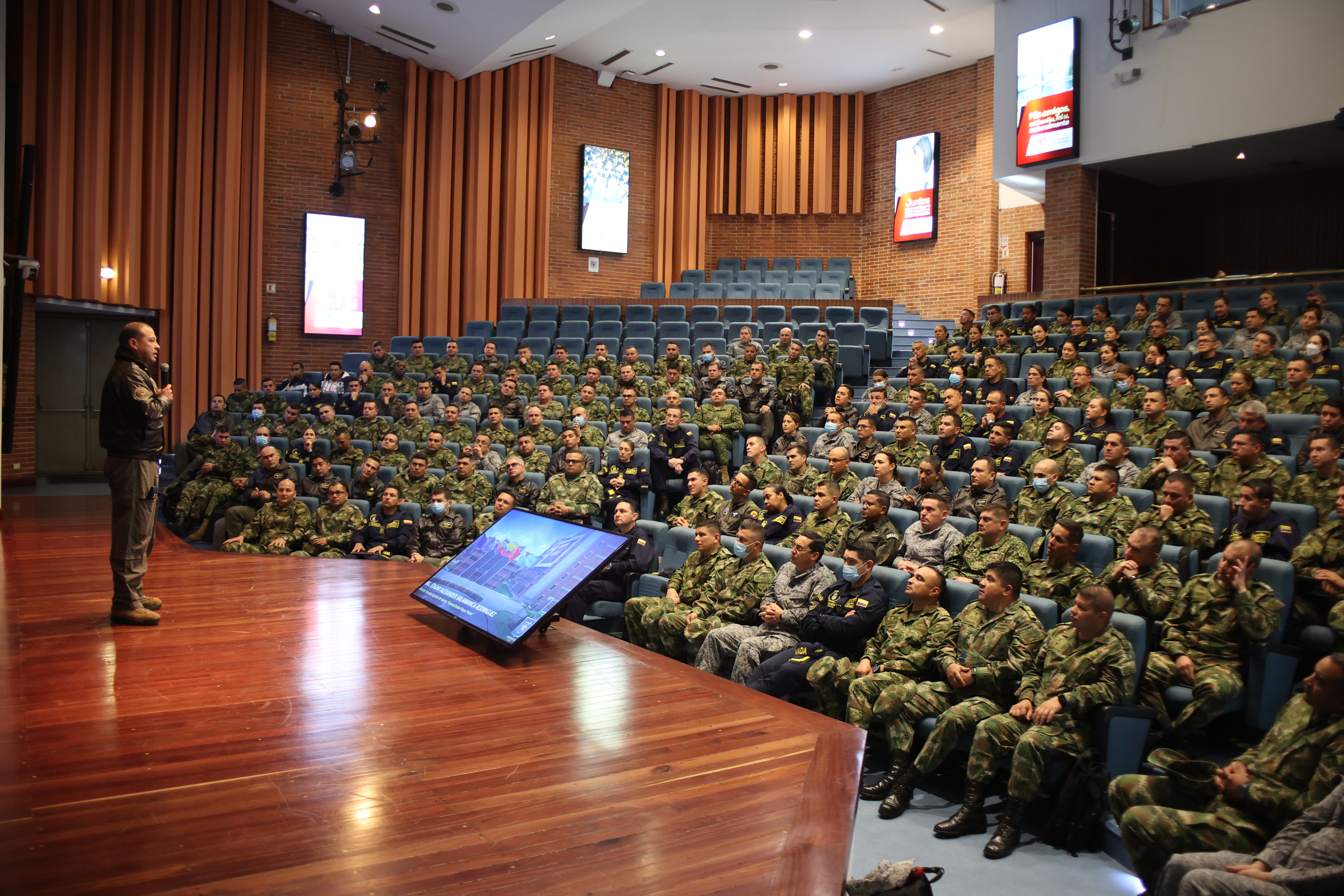 Conferencia con el Brigadier General Edgar Alexander Salamanca