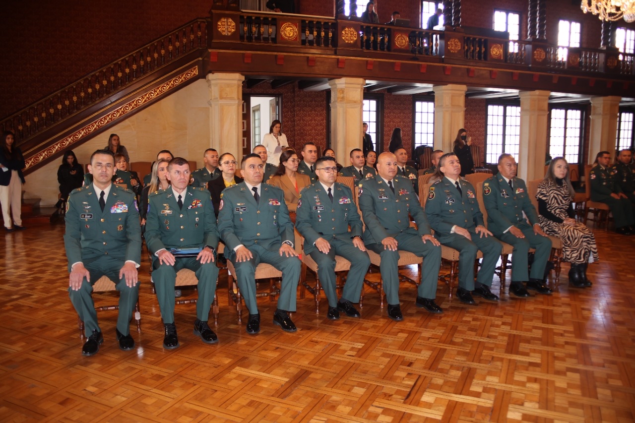 Ceremonia de Clausura del Curso de Agregados Militares 2022-3