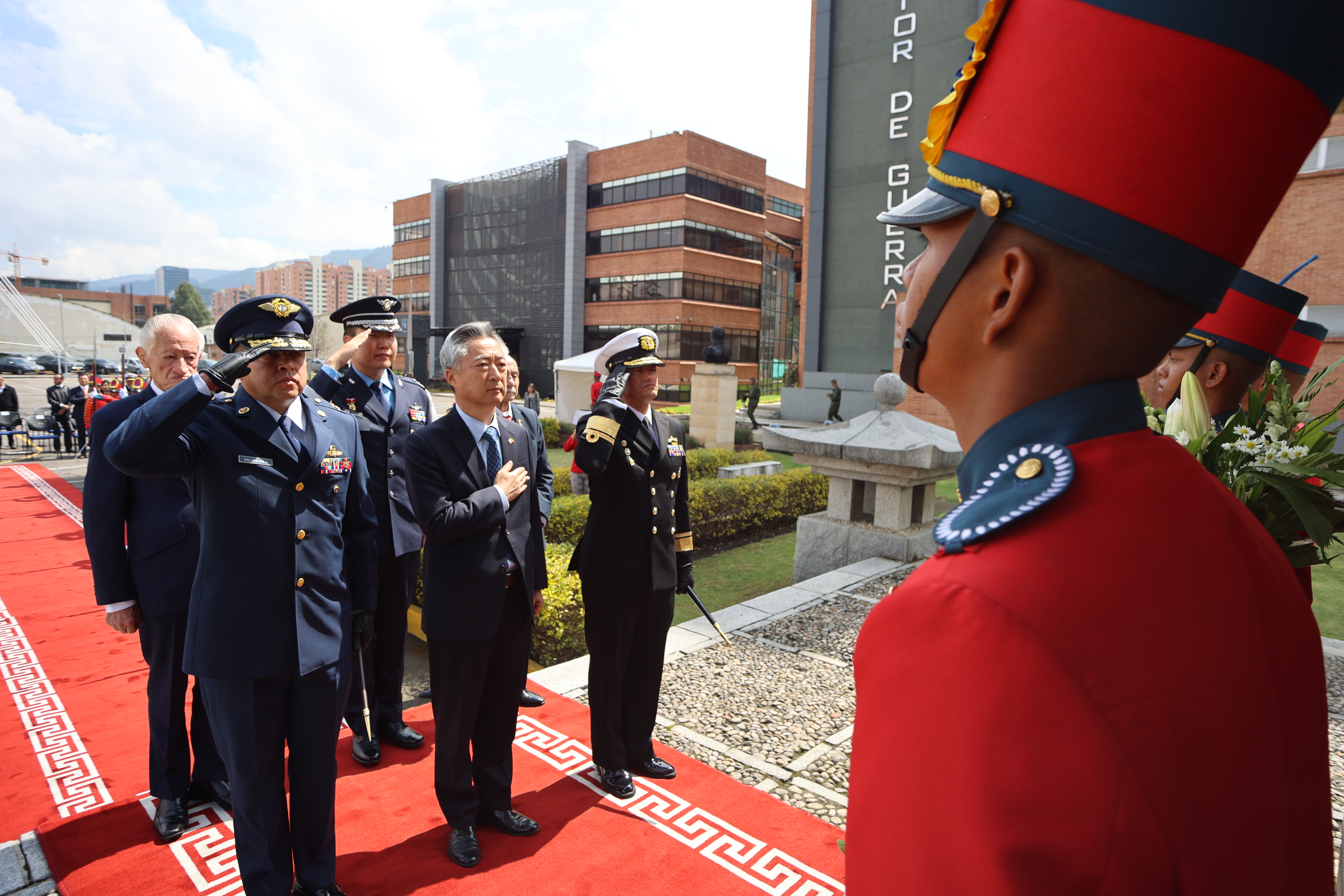 Ofrenda Floral para rendir homenaje a los caídos en acción durante la Guerra de Corea