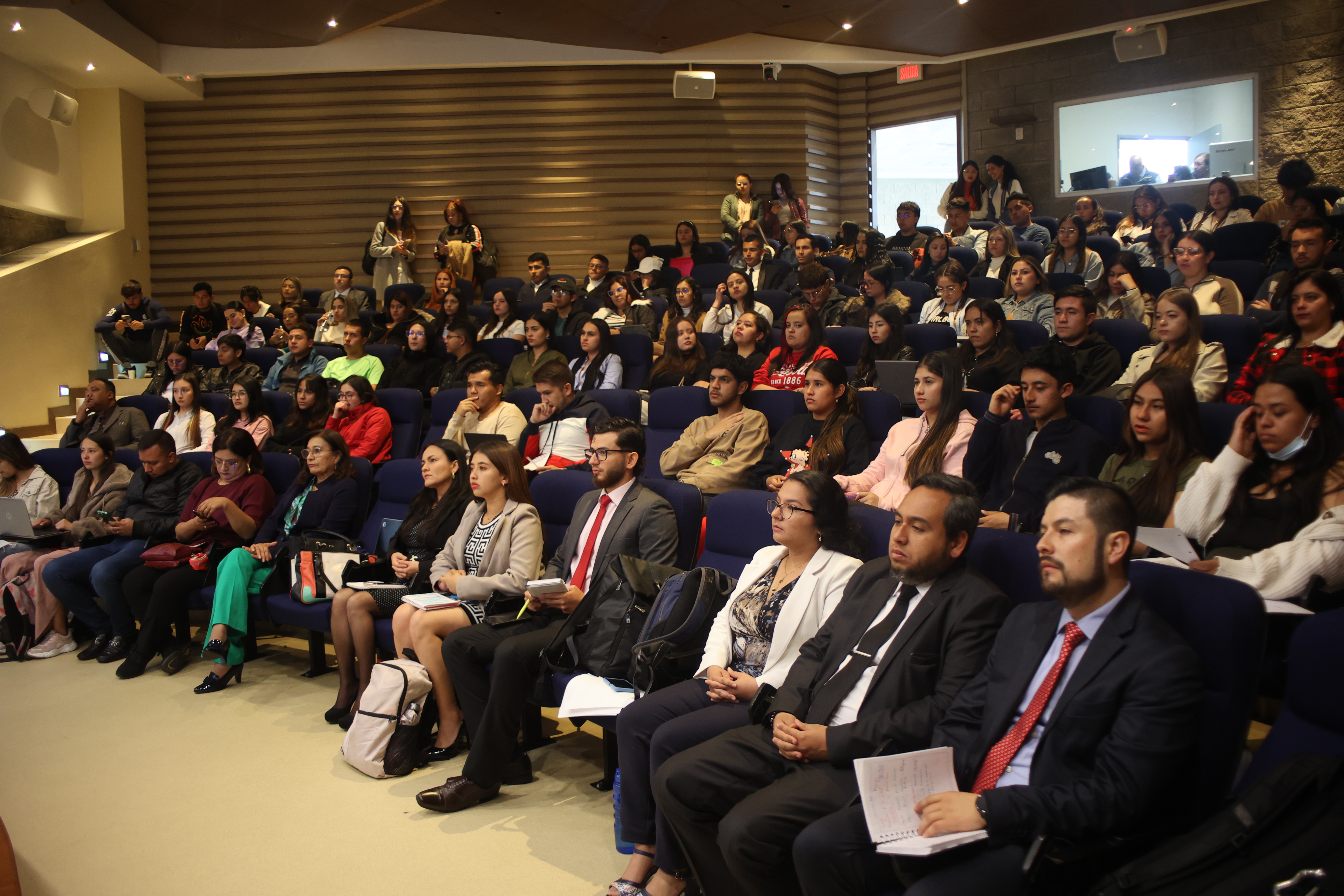 Seminario Justicia Transicional: Víctimas, contexto y paz 