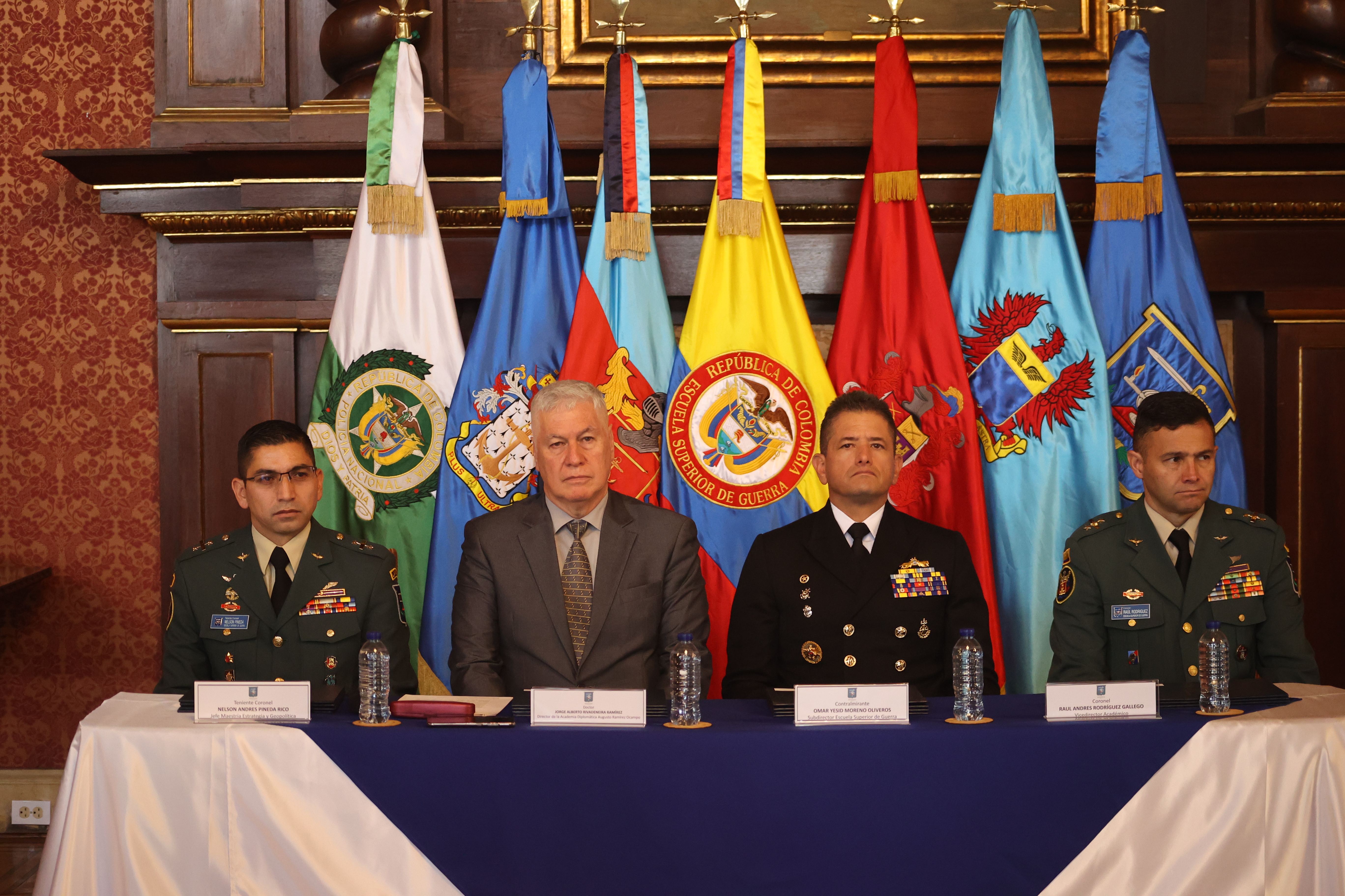 El lunes 11 de marzo, se llevó a cabo la Clausura del Diplomado de Política Exterior para Agregados Militares 2024-1, actividad organizada por la Maestría en Estrategia Geopolítica, en coordinación con la Academia Diplomática Augusto Ramírez Ocampo de la Cancillería de la República de Colombia, cuyo objetivo es capacitar y ampliar conocimiento a los Coroneles y Capitanes de Navío para actuar con eficiencia como diplomáticos y asesores en asuntos relacionados con la Seguridad y Defensa Nacionales, con el fin