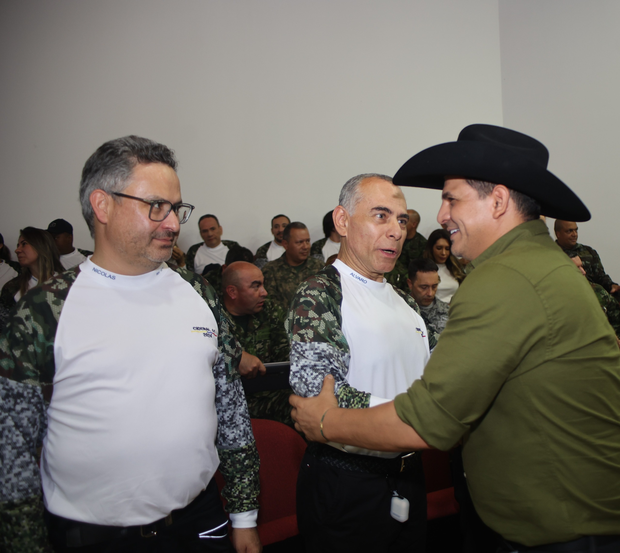 Los cursos de Altos Estudios Militares (CAEM) y Curso de Defensa Nacional (CIDENAL) realizan visita Geoestratégica en el Departamento del Casanare. 