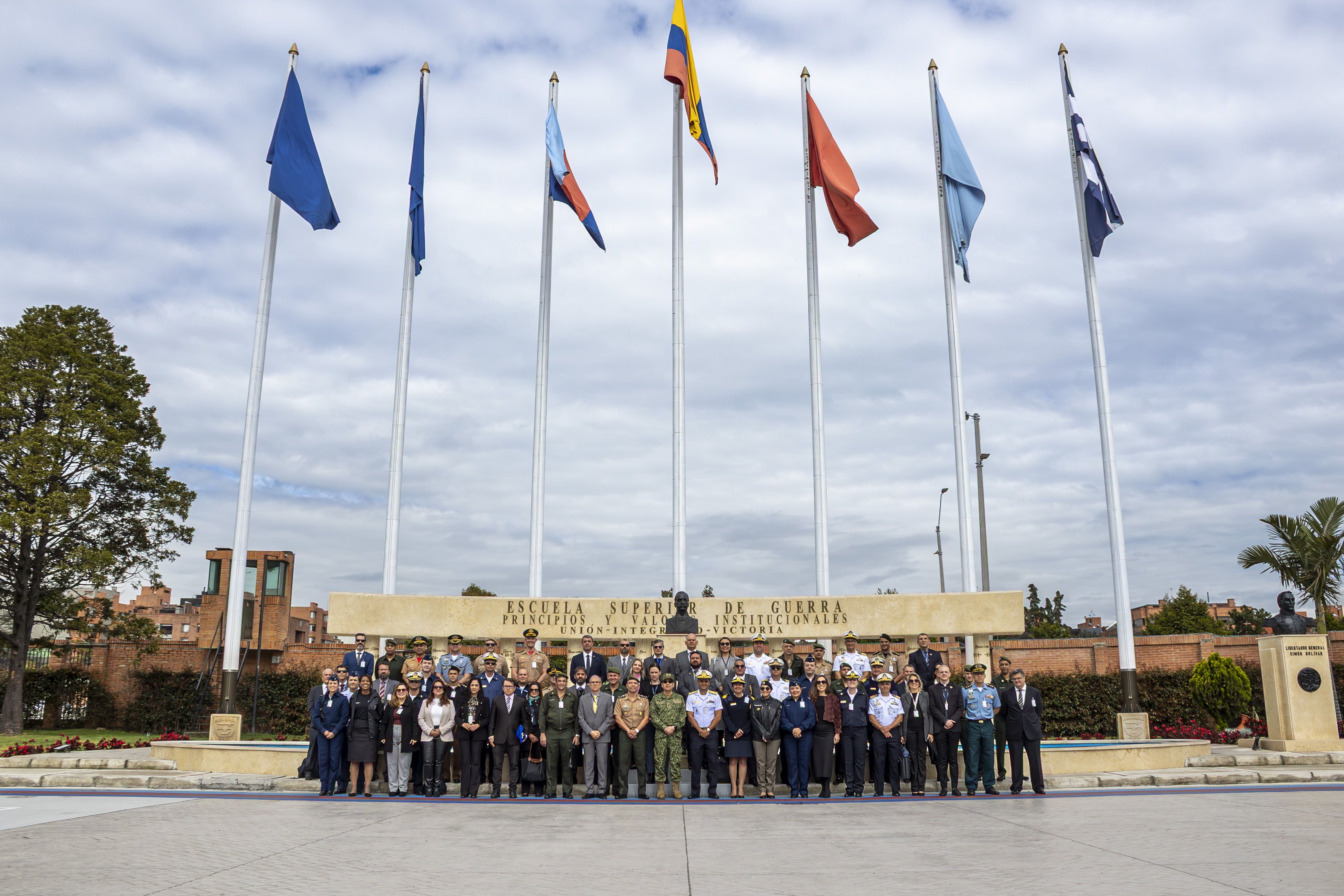 Intercambio académico y estratégico: La Escuela Superior de Guerra de Brasil realizó visita geoestratégica a la ESDEG