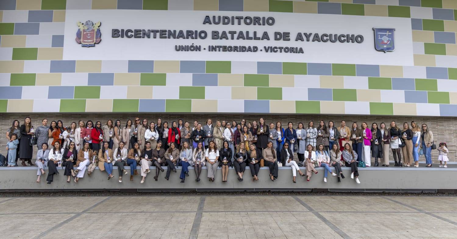 La Escuela Superior de Guerra y las Damas Protectoras del Soldado exaltan el papel de la mujer en la familia militar