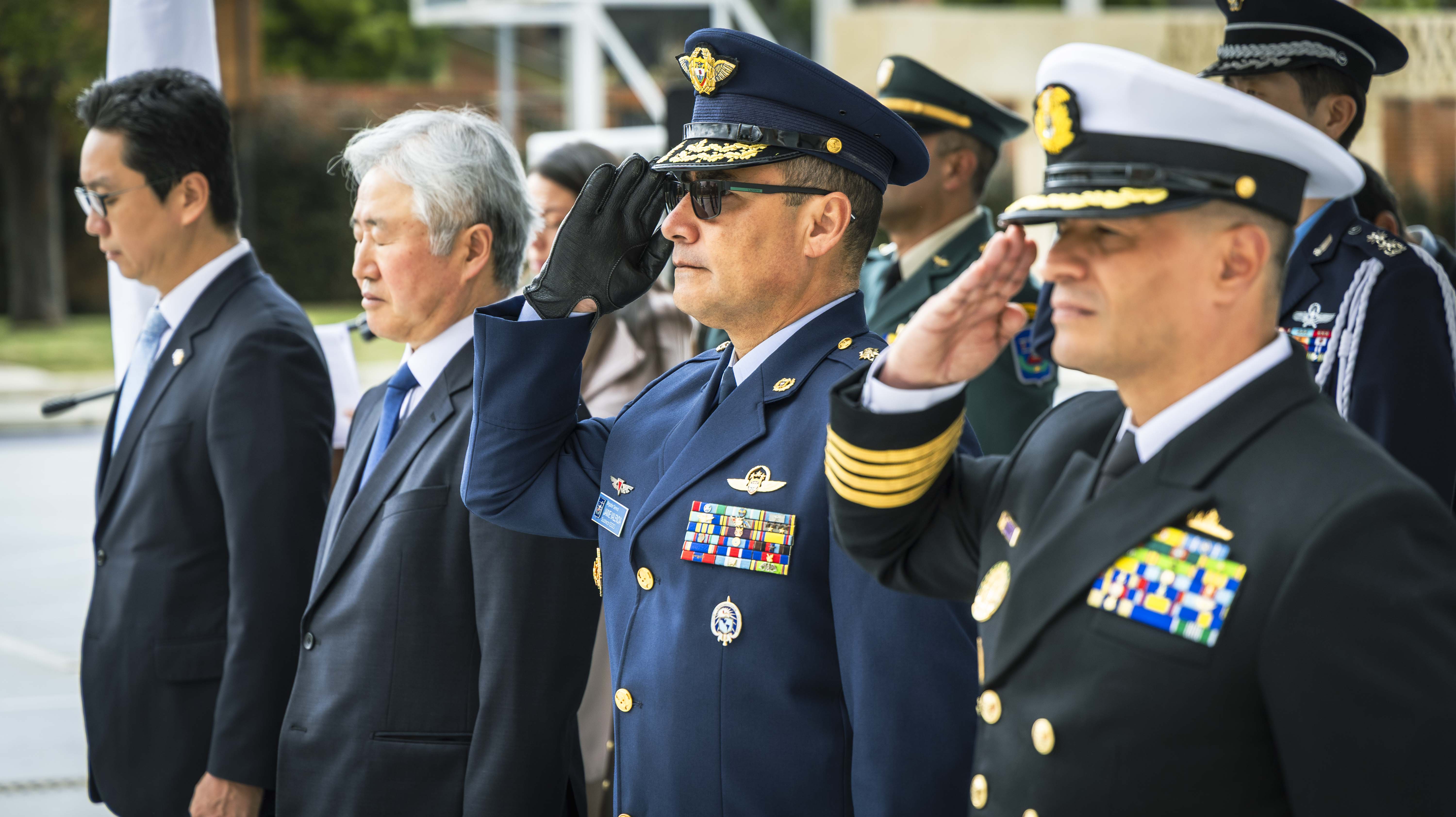 La Escuela Superior de Guerra rinde homenaje a los héroes de Colombia y la República de Corea