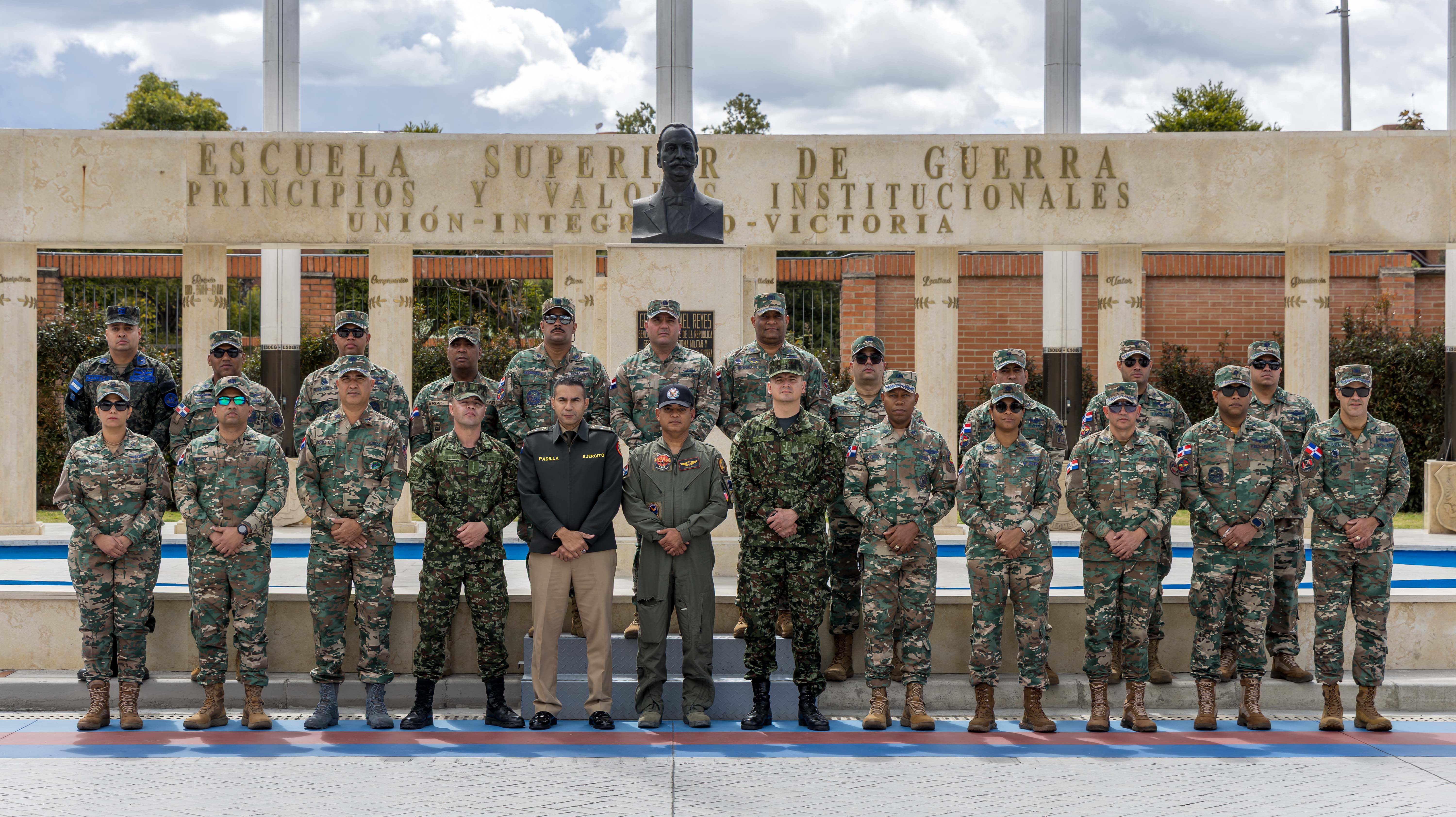 La ESDEG recibe visita académica de la Fuerza Aérea De República Dominicana