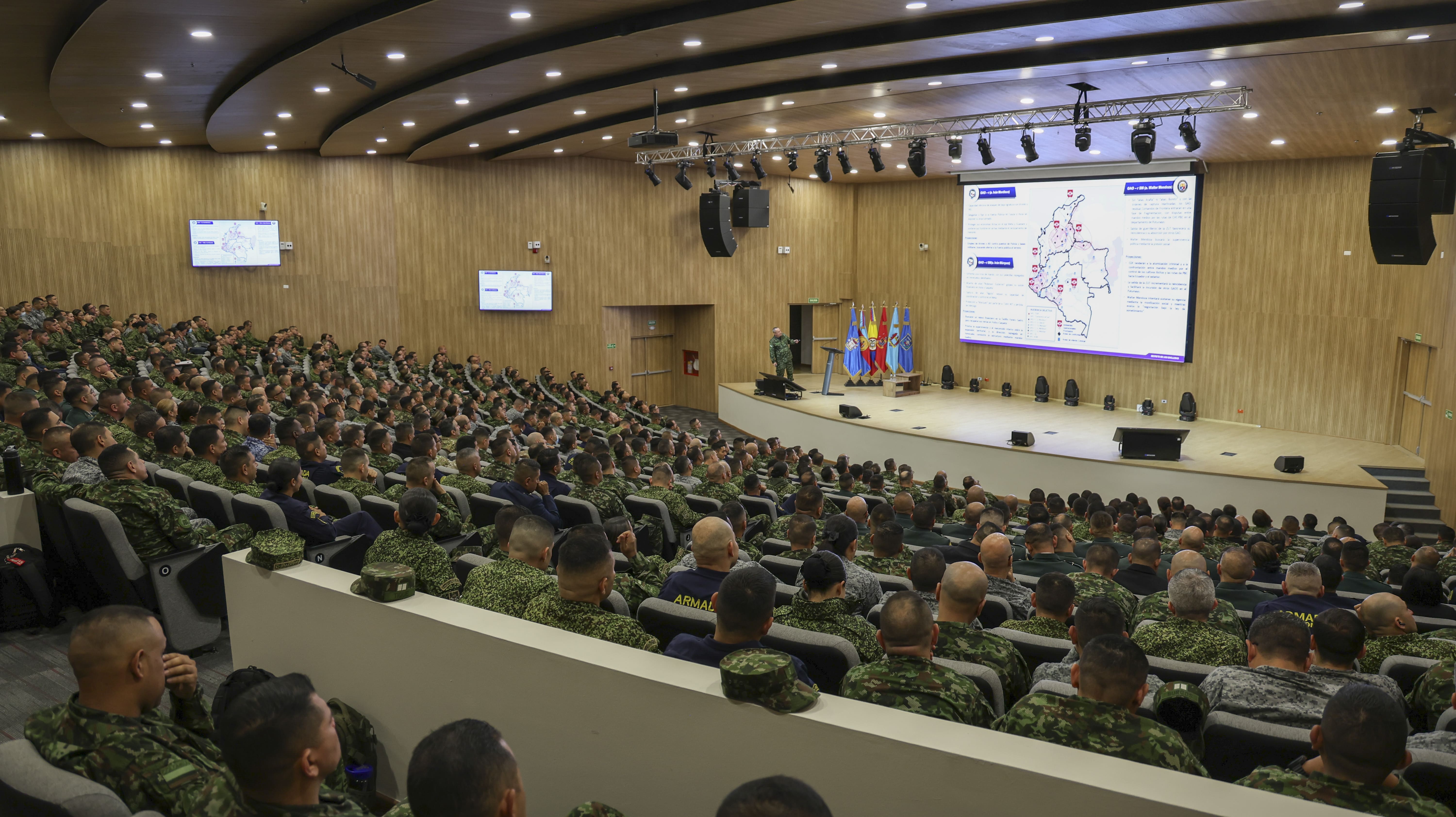 Liderazgo, Presencia Institucional y Responsabilidad del Mando, ejes de la cátedra Institucional del Director de la ESDEG