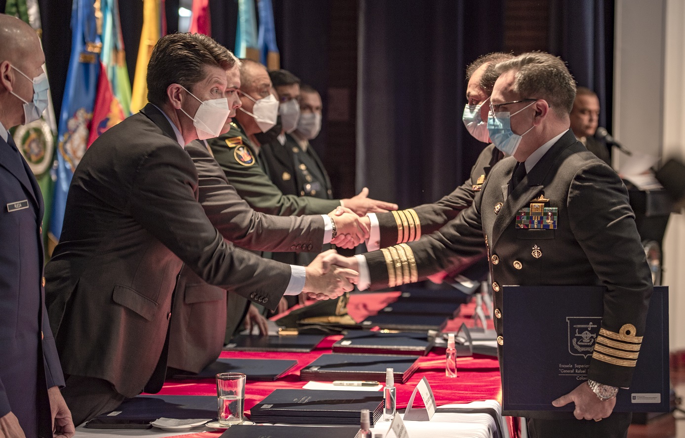 Clausura Curso de Altos Estudios Militares CAEM y Curso Integral de Defensa Nacional CIDENAL