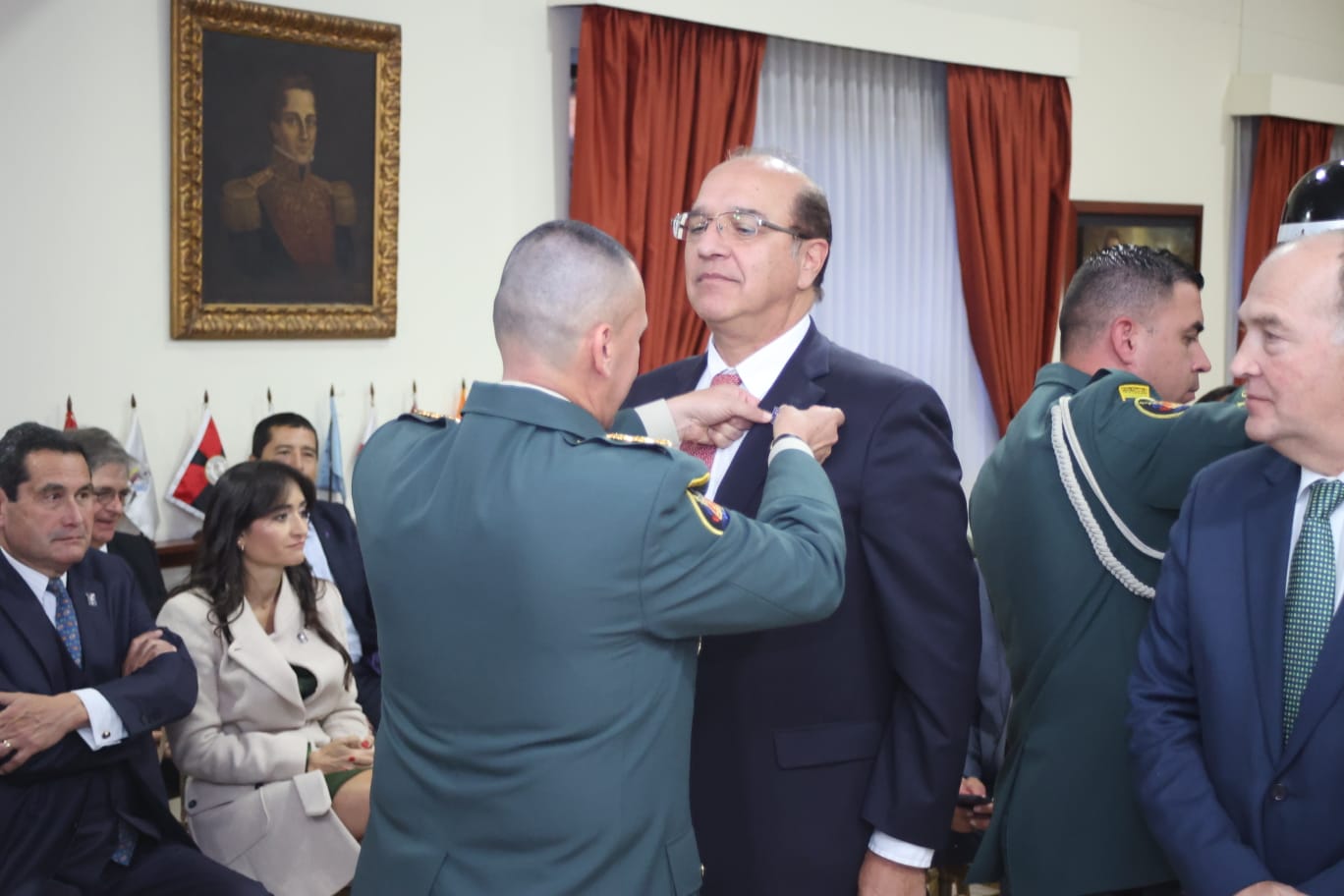 Ceremonia de imposición del distintivo del Curso Integral de Seguridad y Defensa Nacional