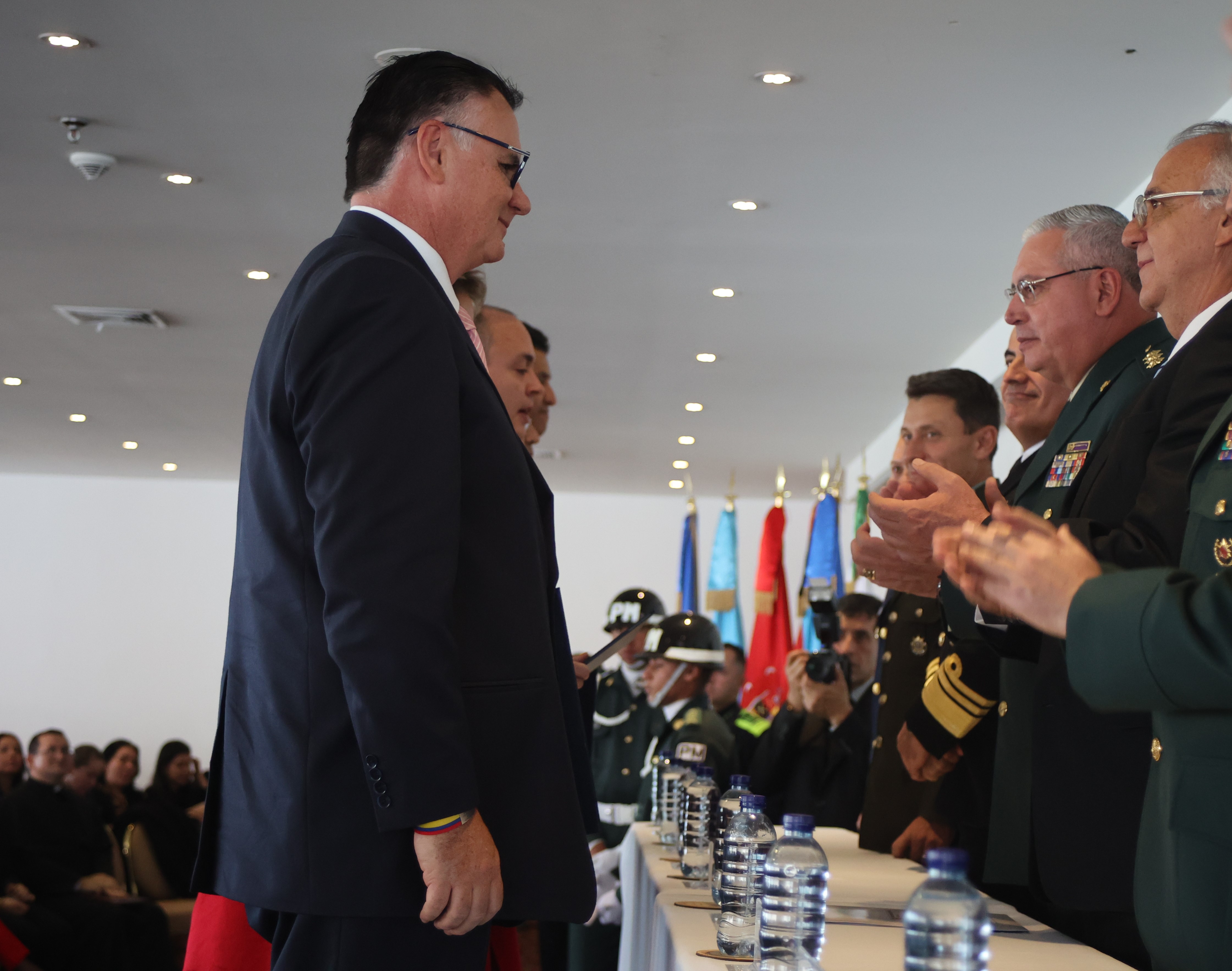 Clausura Curso de Altos Estudios Militares CAEM y Curso Integral de
