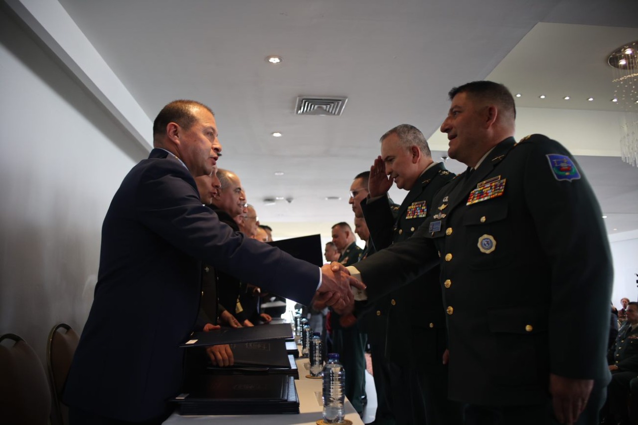Clausura Curso de Altos Estudios Militares CAEM y Curso Integral de