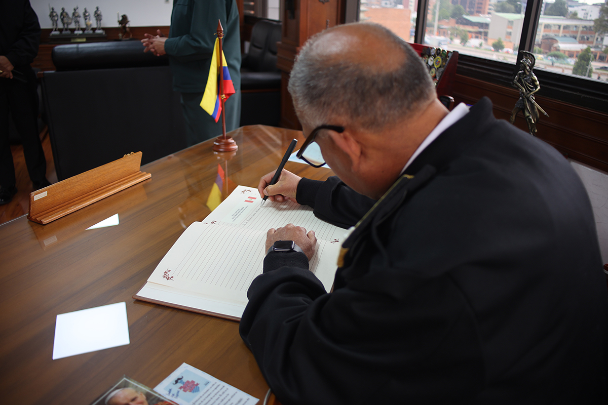 Visita del director general de Personal de la Marina del Perú