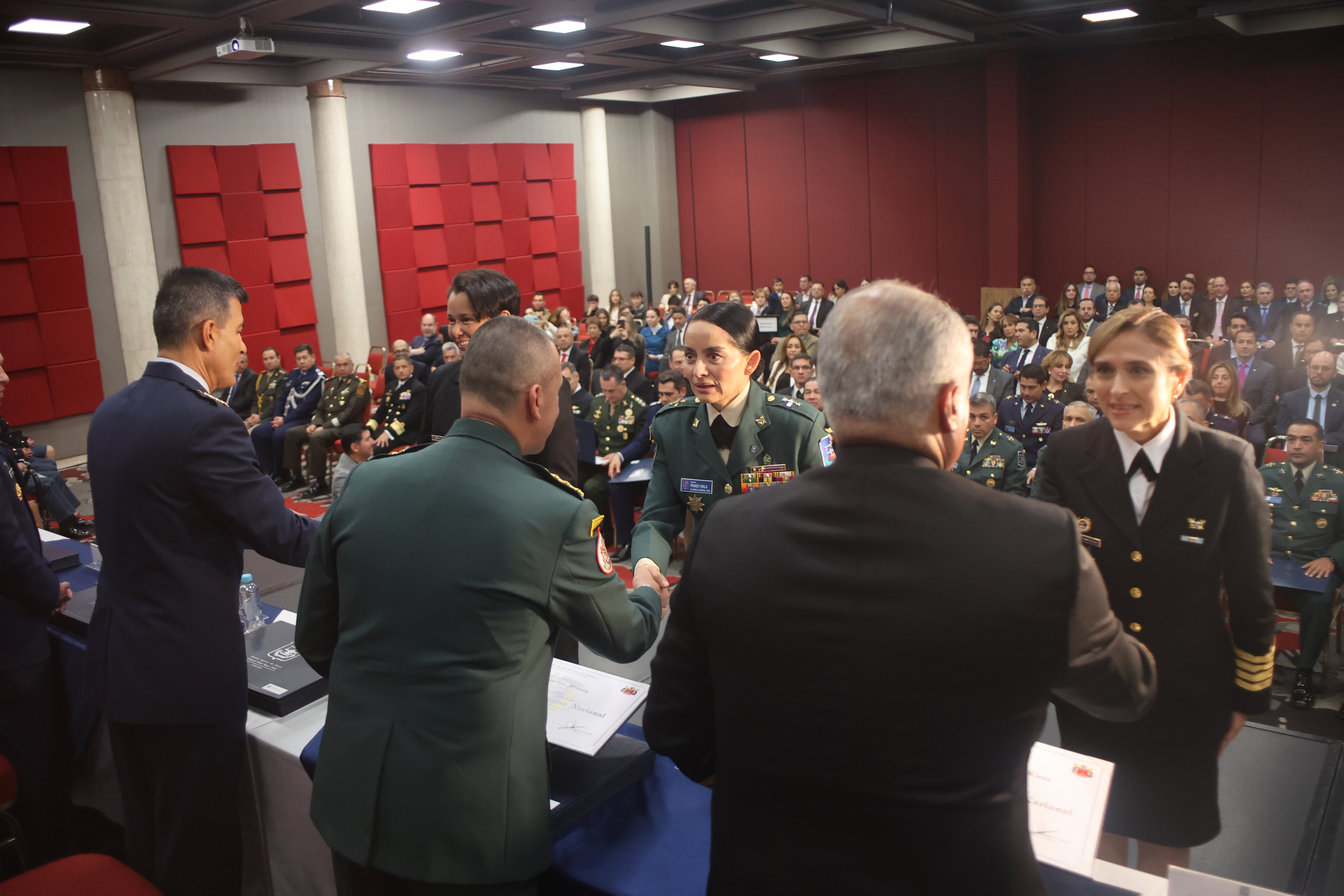 Forjando Líderes Estratégicos y Defensores Nacionales: Clausura de Cursos Militares CAEM Y CIDENAL 2023 