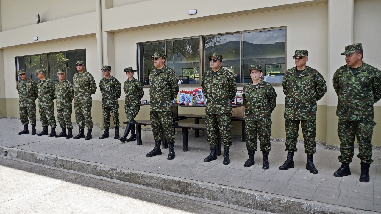 Gesto Solidario: Profesionales Oficiales de Reserva brindan apoyo y bienestar a soldados en tratamiento por Leishmaniasis 