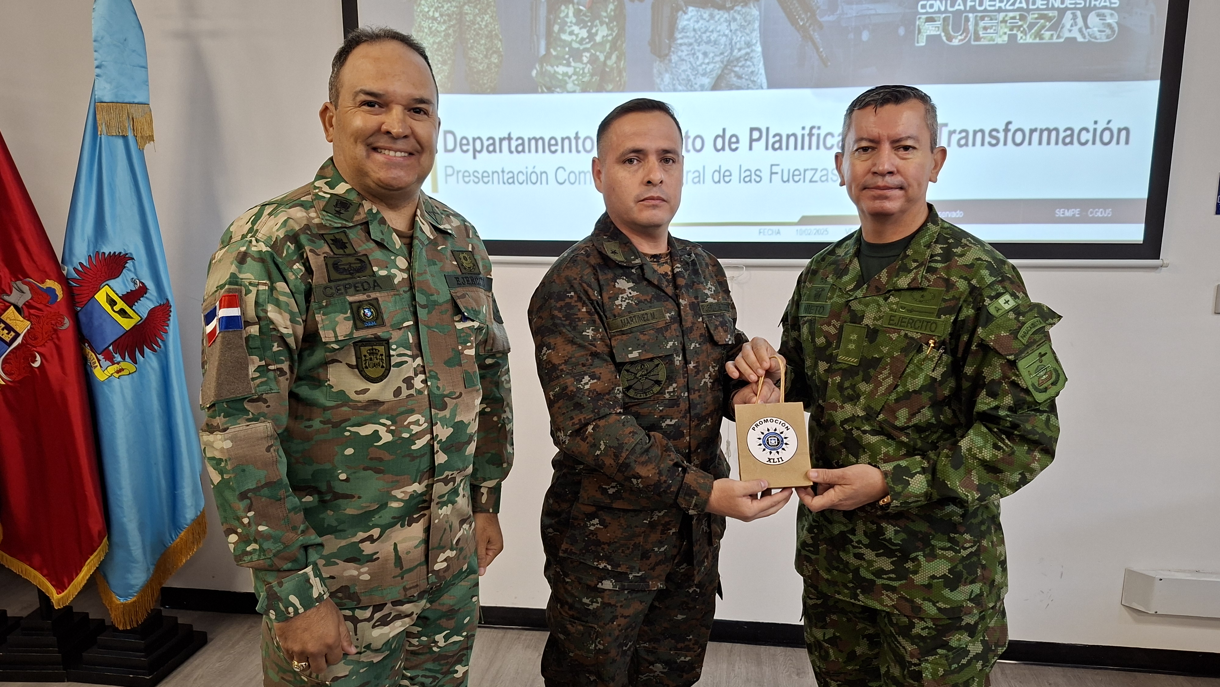 Intercambio de alto nivel: delegación de República Dominicana visita la Escuela Superior de Guerra