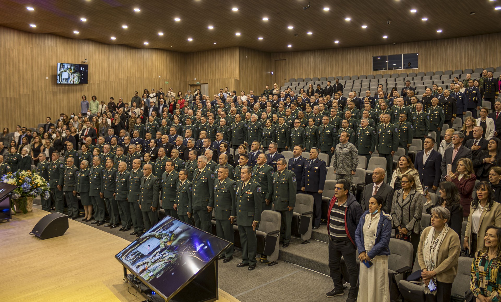 Ceremonia de clausura de la formación estratégica para los Profesionales Oficiales de Reserva de las Fuerzas Militares