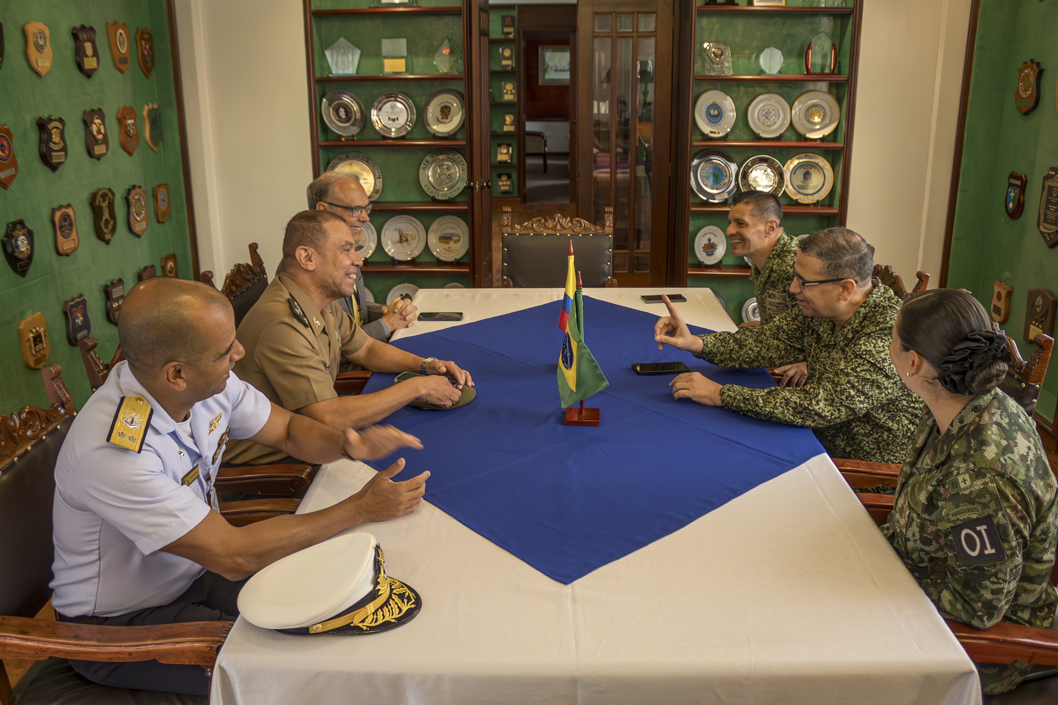 Intercambio académico y estratégico: La Escuela Superior de Guerra de Brasil realizó visita geoestratégica a la ESDEG