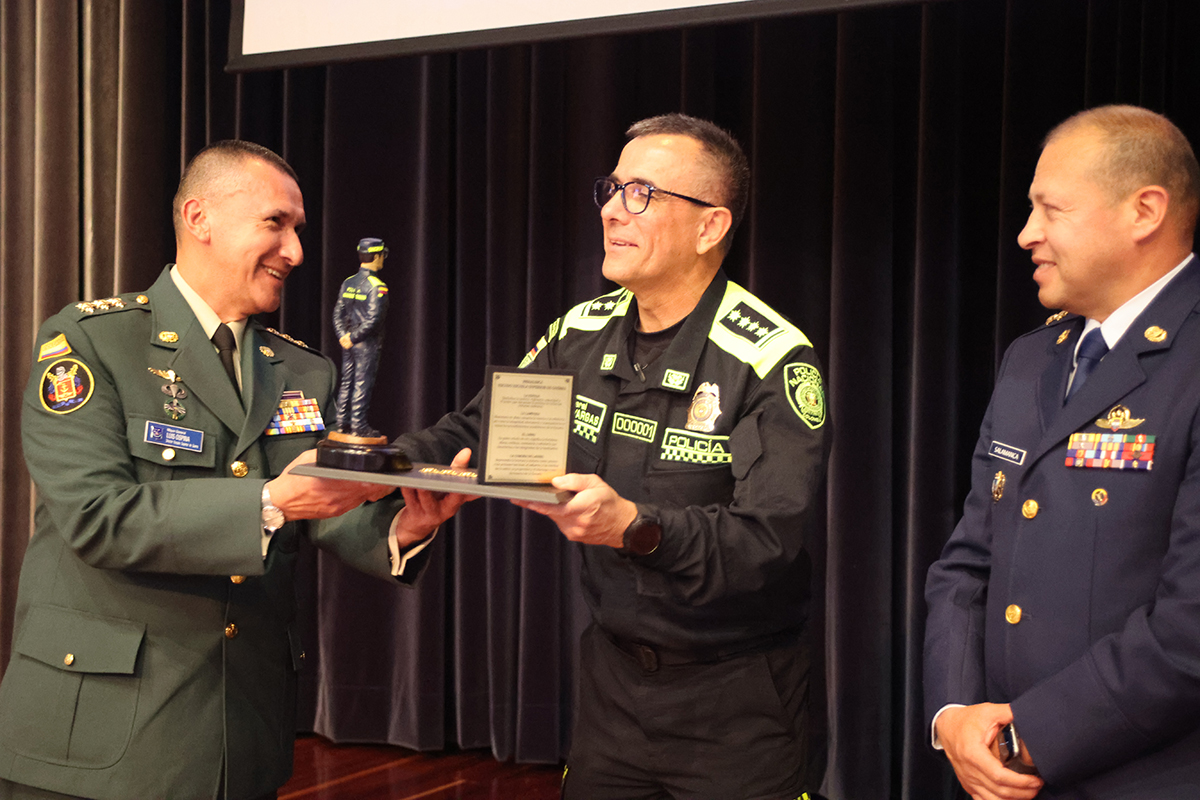 Cátedra Institucional con el director general de la Policía Nacional