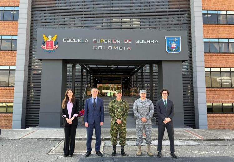 Foto Director y Subdirector de la ESDEG Junto a visitantes del King’s College London