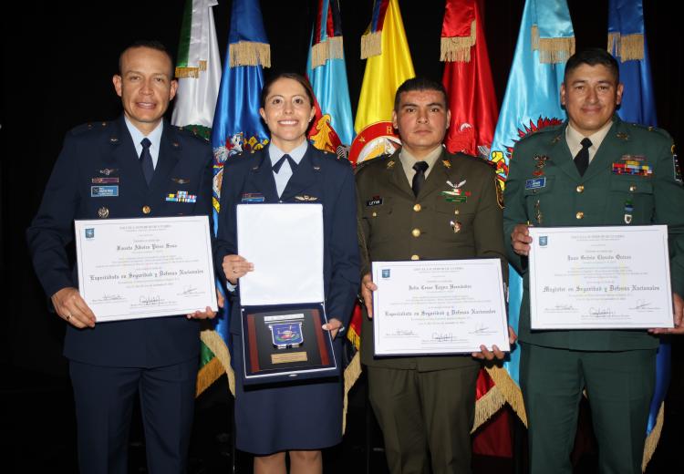 Clausura de los programas de posgrado de los estudiantes Curso de Estado Mayor (CEM) y Curso Información Militar (CIM) 2022