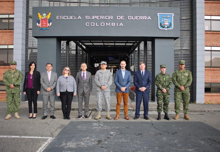 VISITA DE LA DELEGACIÓN DEL CENTRO DE ESTUDIOS HEMISFÉRICOS EN DEFENSA WILLIAM J. PERRY