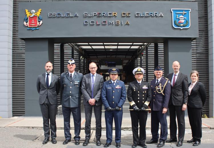 Visita de la delegación del Ministerio de Defensa Sueco