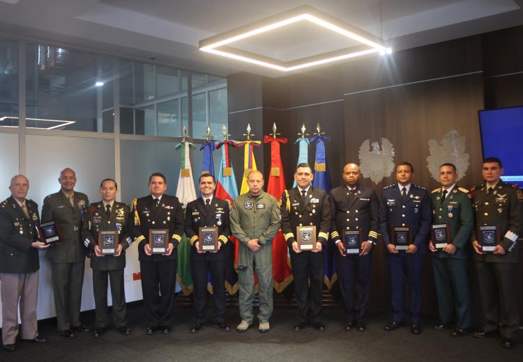 Despedida del Personal Internacional en la Escuela Superior de Guerra  