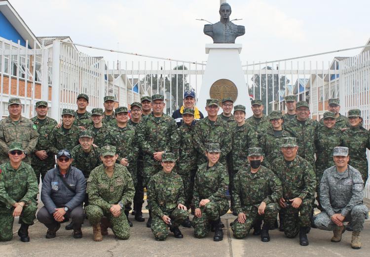 Los cursos CAEM Y CIDENAL visitan instalaciones de la Industria Militar Colombiana. 