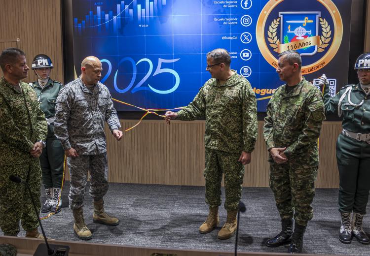 La ESDEG inaugura aula CAEM-CIDENAL, un espacio estratégico para la formación y el pensamiento institucional