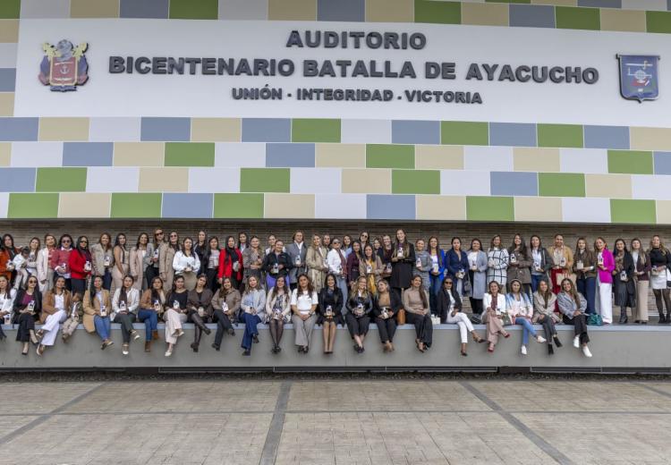 La Escuela Superior de Guerra y las Damas Protectoras del Soldado exaltan el papel de la mujer en la familia militar