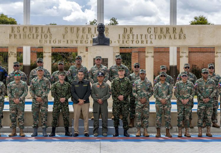 La ESDEG recibe visita académica de la Fuerza Aérea De República Dominicana
