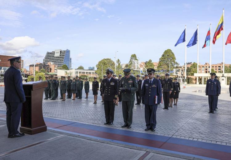 La ESDEG recibe a Profesionales Oficiales de Reserva para fortalecer sus competencias Militares y Estratégicas